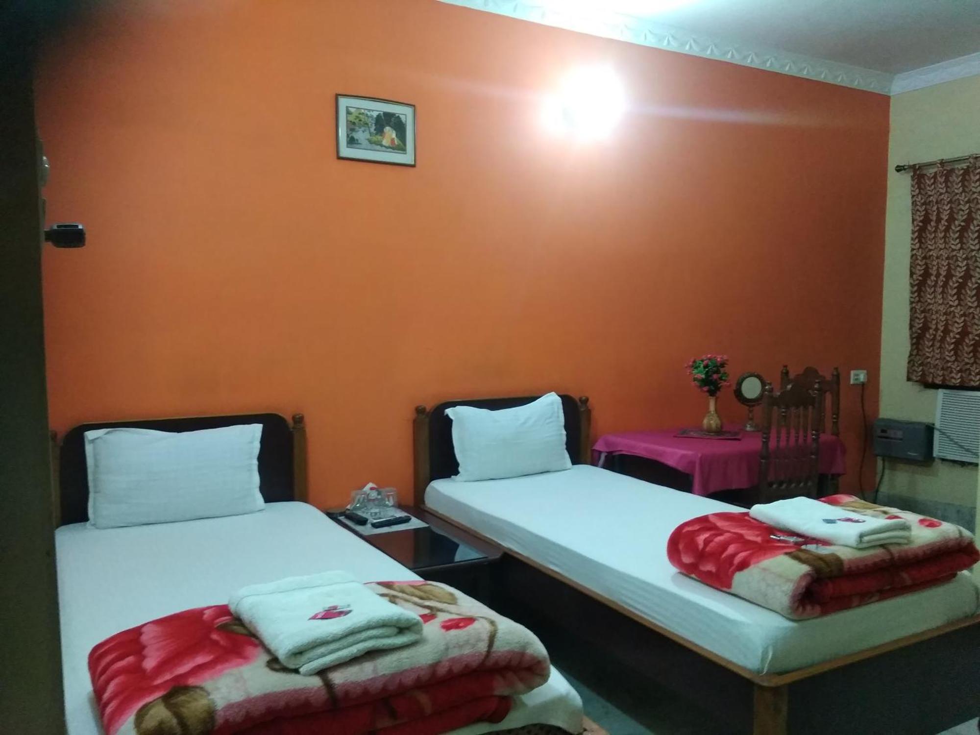 Hotel Chandrakala Regency 300 Meters From Dhanbad Railway Exterior photo